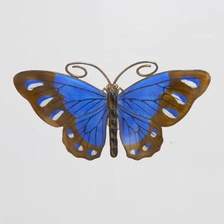 Brosch, fjäril med emaljarbete, 81,7x41mm, Marius Hammer, Norge, liten emaljskada på ena ögat, ytterligare några små skav/märken i emaljen, silver, 930/1000 Vikt: 28,2 g