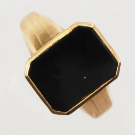 Klackring med onyx, stl 18, bredd 2,7-14mm, gravyr, 18K Vikt: 5,2 g