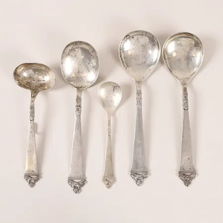 Sex serveringsbestick, norska stämplar, längd 14-21cm, slitage, 830/1000 silver. Vikt: 235,2 g