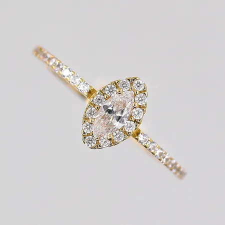 Ring med vita stenar, stl 15, 2 stenar saknar, GHA, 18K Vikt: 1,2 g