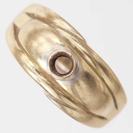 Ring saknar sten, stl: 21, bredd 6-11mm, bucklig/skev, 18K.  Vikt: 4,8 g