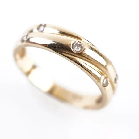 Ring m diamanter, stl 16(50), bredd 5mm, 18k Vikt: 3 g