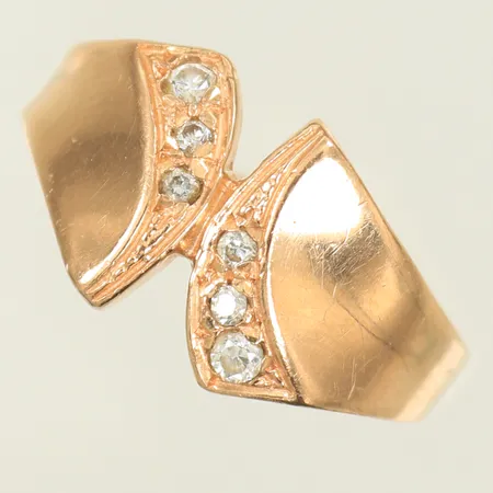 Ring med vita stensr, stl 17¼, bredd 2,5-11mm, 14K, 3,2g Vikt: 3,2 g