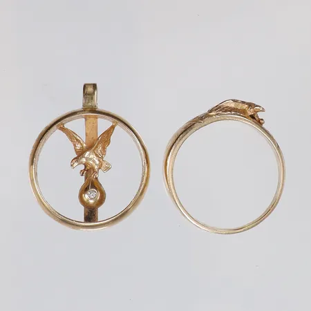 Diverse guld, gravyr, med diamanter 3xca0,03ct 18K Vikt: 27,8 g