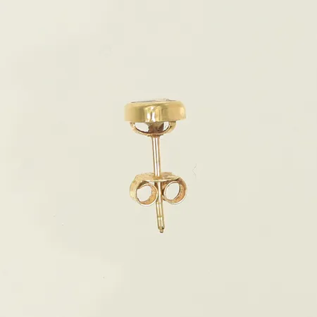 Ett udda örhänge med vit sten (ojämnt stift) 9K, 0,4g 