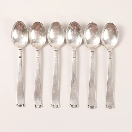 Sex kaffeskedar, modell Rosenholm, GAB, Eskilstuna, längd 12cm, slitage, silver.  Vikt: 89,5 g