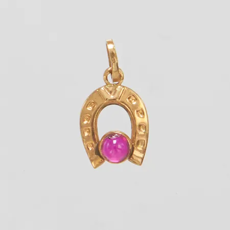 Hänge hästsko med sten, längd ca 19mm, bredd 10mm, 18K Vikt: 0,6 g