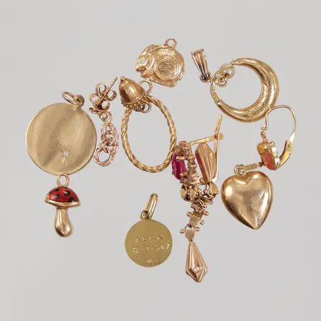 Diverse guldsmycken, skadad/gravyr/mindre stenar, 18K  Vikt: 10,3 g