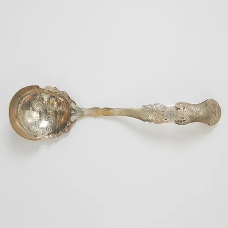 Böjd slev, 19,4cm, Silver 800/1000 Vikt: 40,8 g