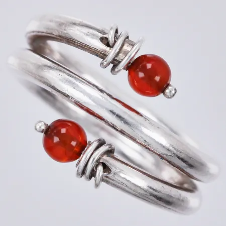 Ring med orangea stenar stl ca 18 bredd ca 5-15mm 830/1000 silver Vikt: 5,4 g