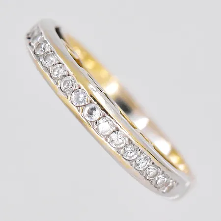 Ring stl 17½ höjd 6mm bredd 3,3mm vita stenar tvåfärgad, 14K  Vikt: 4,2 g