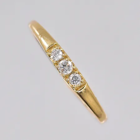 Ring med diamanter ca 0,09ctv, stl 17, GHA, 18K Vikt: 1,9 g