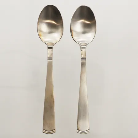 Två kaffeskedar modell Rosenholm, längd 12cm, GAB 1990-tal, 830/1000 silver Vikt: 33,8 g