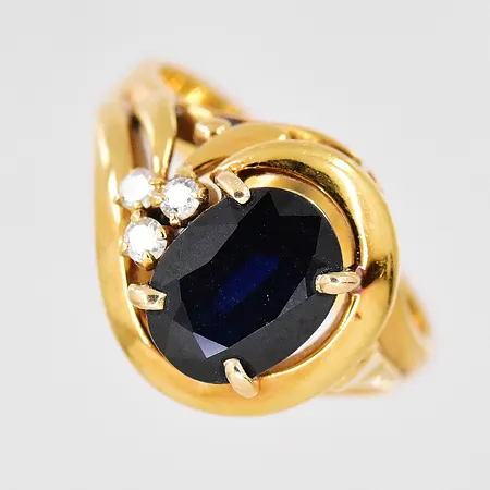 Ring med diamanter ca 3x0,02ct, stl 16½, blå sten, 18K Vikt: 5 g