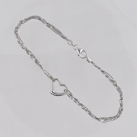 Armband 18,5cm, med hjärta ca 10x12mm, vitguld, GHA, 18K Vikt: 2,6 g