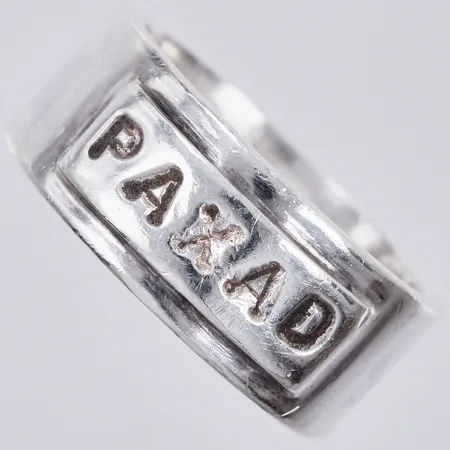 Ring Paxad stl: 18 bredd: ca 8mm, 925/1000 silver Vikt: 8,3 g