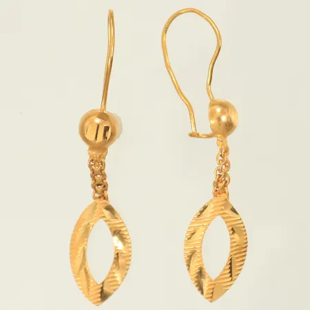 Ett par örhängen, längd ca 36mm, bredd 1-8mm (defekta öglor) 21K, 1,4g 