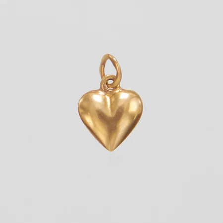 Hänge hjärta, längd ca 12mm, bredd 0,9mm, 18K Vikt: 0,4 g