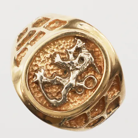 Klackring Finskt lejon, stl 21¼, bredd 7,5-21,5mm, tvåfärgad, 18K Vikt: 35,2 g