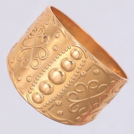 Ring Norrbotten stl 17, Petersson I Söderhamn AB Guldsmed S, kattfot 18K Vikt: 4,4 g