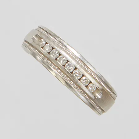 Ring med diamanter 8 x ca.0,03ct, Ø20½, bredd: 4-6,6mm, ograverad, vitguld, 14K Vikt: 4,9 g