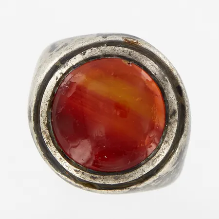 Ring med bärnstensliknande sten, stl 18¼, bredd: 3-18mm, silver 800/1000 Vikt: 8,1 g