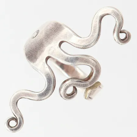 Ring med tentakler, stl: 18, bredd 3,8-38mm, Silver 830/1000. Vikt: 5,9 g