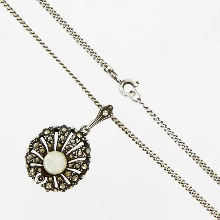 Kedja Pansar 45cm, bredd:2mm, hänge med syntetisk pärla och markasiter 20x34mm, slitage på pärla, silver 835/1000 Vikt: 10 g