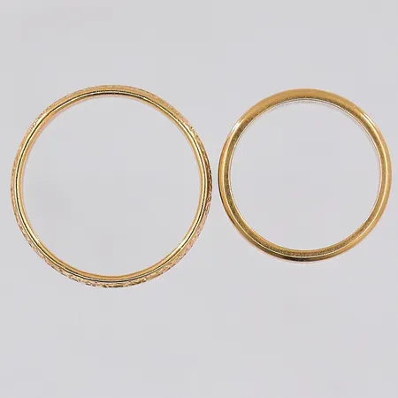 2 ringar, stl 16, 19½, gravyrer, 18K Vikt: 8,9 g