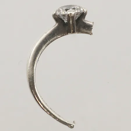 Avklippt ring med sten, 925/1000 silver Vikt: 2,1 g