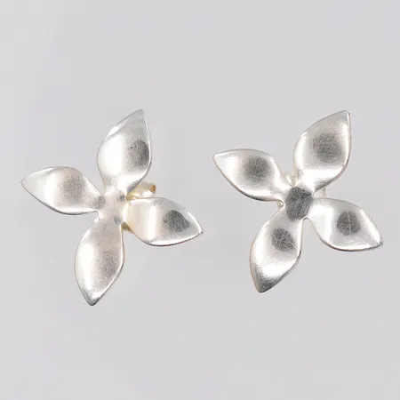 Ett par örhängen, Efva Attling, ca 15,5 x16mm, udda stoppar, 925/1000 silver Vikt: 3,3 g