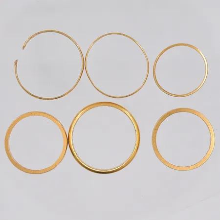 6 Ringar, gravyrer, defekter, 18K Vikt: 18,3 g