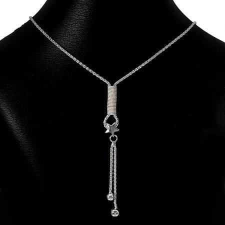 Collier, silver 925/1000, dekor med stjärna & klot, längd 42 cm, kedja bredd 1,6 mm, stjärna bredd 9 mm, sparsamt använd Vikt: 9,5 g