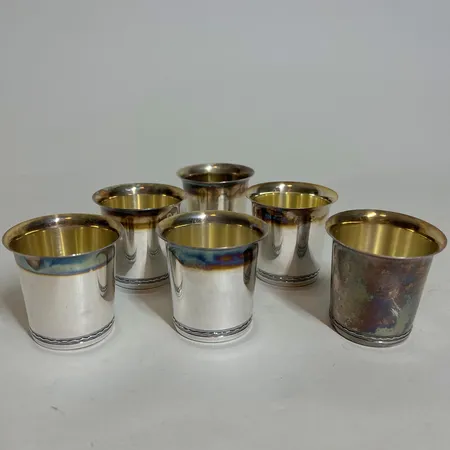 6 Pokaler/snapsglas, mönstrad nedre kant, Tenn & Silver Ab, kattfot 830/1000 silver Vikt: 134,1 g
