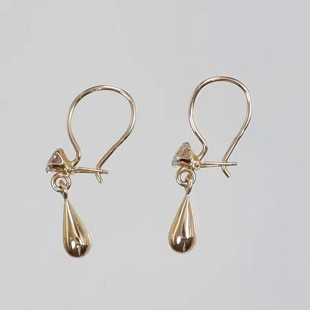 Ett par Örhängen med vita stenar hängande modell 3x20mm 18K Vikt: 0,9 g