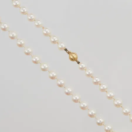 Pärlcollier med odlade saltvattenpärlor, längd 48cm, Ø6,5mm, lås i 18K, bruttovikt 26,4g.