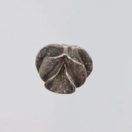 Hänge Theresia Hvorslev för MEMA, mönstrad 19x16mm, silver 925/1000 Vikt: 4,6 g