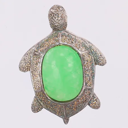 Hänge sköldpadda med grön sten, 26mm, upphängning på baksidan, 925/1000 silver Vikt: 2,9 g