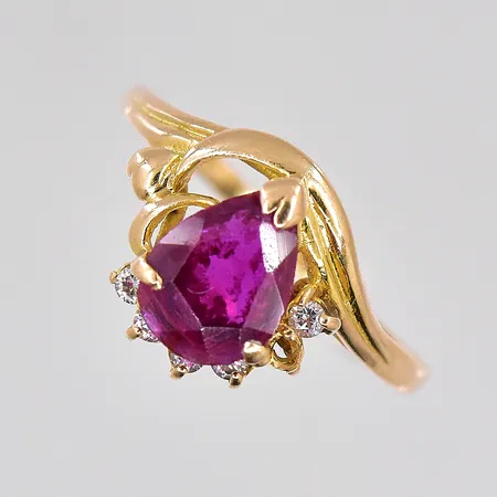 Ring med stenar, stl 16, en sten saknas, 18K Vikt: 1,6 g