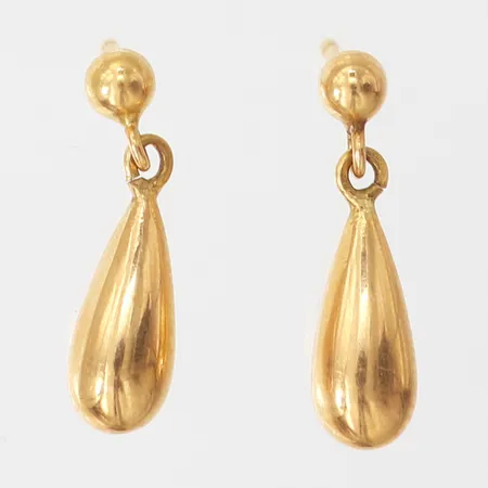 Ett par örhängen droppar, 18,5x5mm, saknar snurrebussar, 18K.  Vikt: 1,1 g
