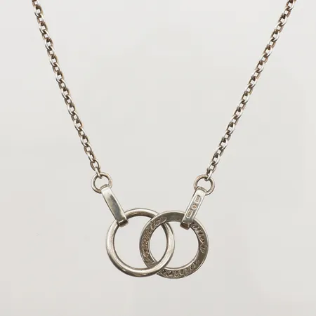 Collier Amor Vincit Omnia, Efva Attling, längd 45cm, bredd 21mm, 925/1000 silver Vikt: 16,5 g