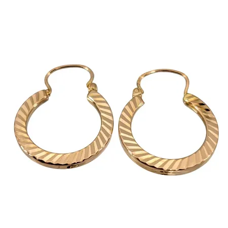 Örhängen Creoler, 18K guld, delvis mönstrade, svensk kontrollstämpel, storlek 18x23 mm, bredd 2 mm, fint skick Vikt: 1,9 g