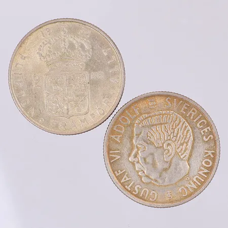 Två mynt Gustaf VI Adolf 1952-1959, nominellt värde 2kr, 400/1000 silver Vikt: 28,1 g