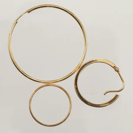 Diverse guld, defekt, 18K  Vikt: 2,2 g