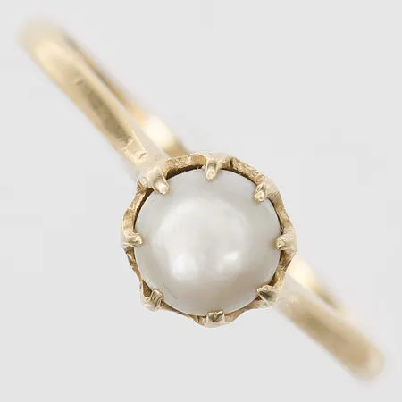 Ring med odlad saltvattenspärla, stl 19, tillverkad år 1920 i Stockholm, 18K Vikt: 1,9 g