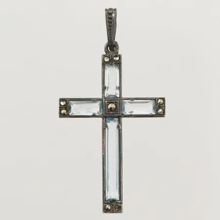 Hänge kors med topaser samt markasiter, längd 45mm, bredd 22mm, skadad markasit, silver Vikt: 2,2 g