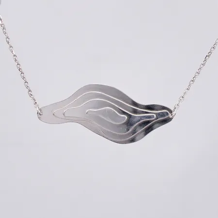 Collier Åsa Rehnström 2010 Skellefteå silver, längd ca 50,5cm, bredd ca 2-20mm, 925/1000 silver Vikt: 50 g