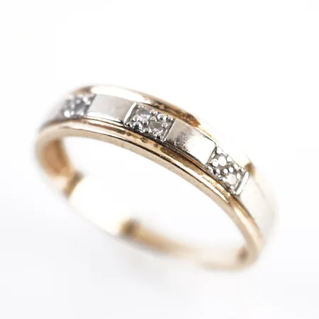 Ring m diamanter, stl 18(56), bredd 5mm, 18k Vikt: 2,5 g