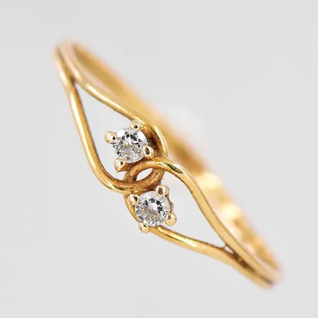 Ring med vita stenar, stl 18, 18K Vikt: 0,8 g