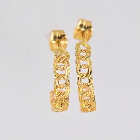 Ett par örhängen Bismarck, ca 3,2x14,2mm, 18K Vikt: 1,3 g